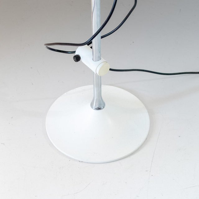 Mid-Century Modern White Metal Floor Lamp attributed to Elio Martinelli for Martinelli Luce, 1970s For Sale - Image 9 of 18