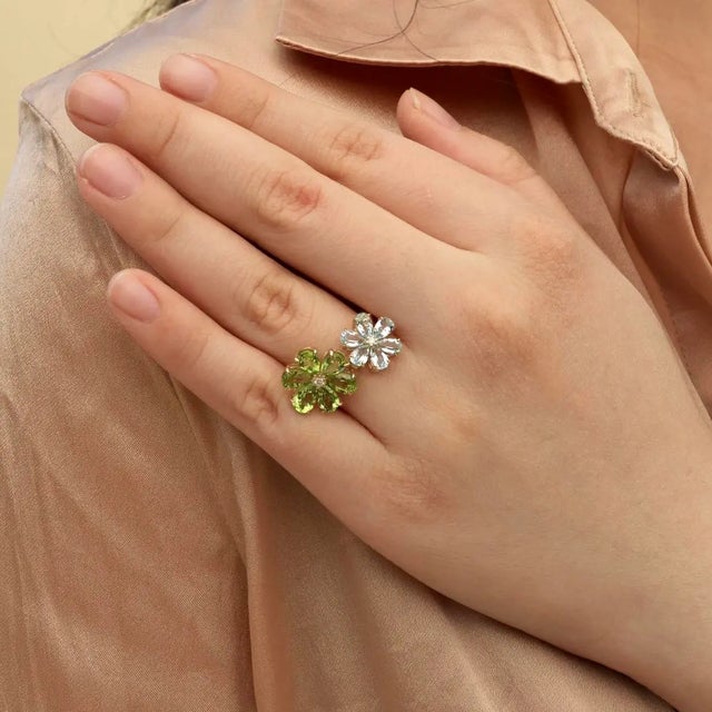 Kai Fine Jewelry Kai Flora Blossom Periot and Aquamarine Cocktail Ring in 14k Yellow Gold Ring, size 9.5 For Sale - Image 4 of 7