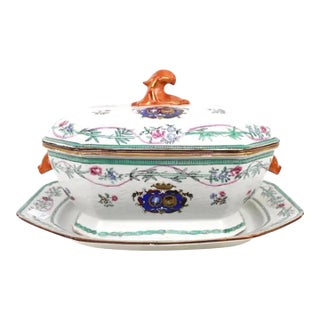Early 20th Century Chinese Export Soup Tureen With Cover and Underplate For Sale