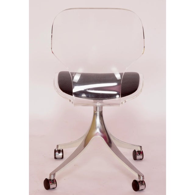 Hill Manufacturing Co. 1970s Lucite and Aluminum Based Swivel Office Chair by Hill Manufacturing For Sale - Image 4 of 12