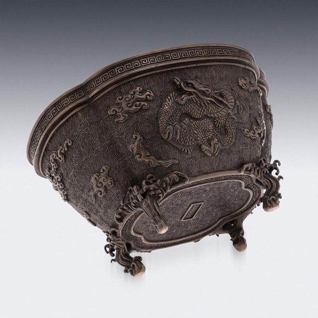 Metal Antique Japanese Edo Style Bronze Vessel, 19th Century For Sale - Image 7 of 18