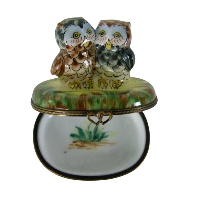 Limoges France Peint Main Porcelain Two Owls Trinket Box | Hand-Painted | Twin Heart Clasp For Sale - Image 9 of 11