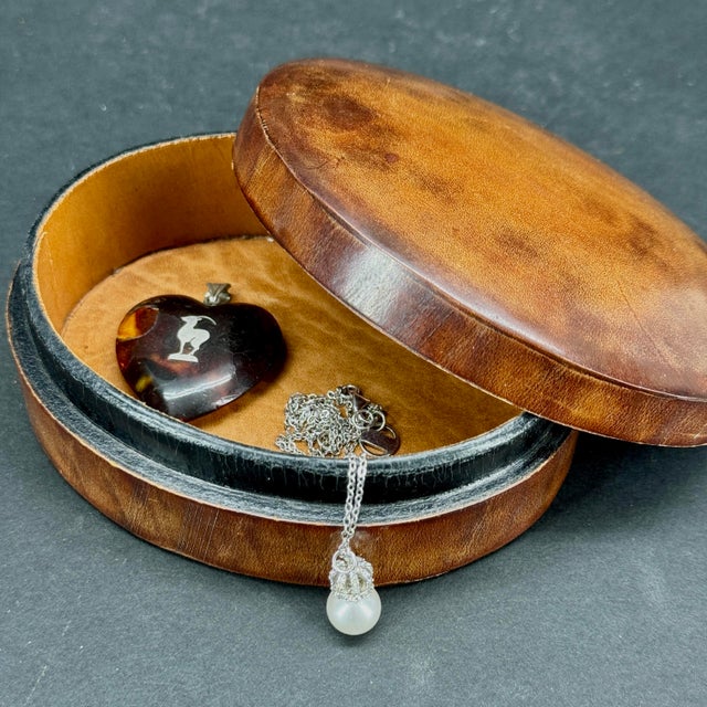 1970s Small Oval Italian Hand Tooled Leather Box by Paul Stuart For Sale - Image 11 of 12