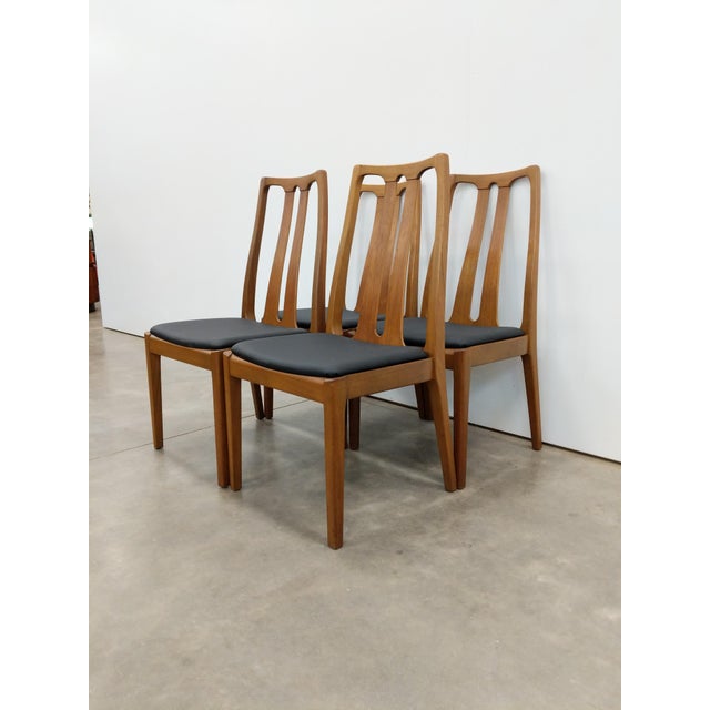 Wood Set of 4 Vintage Mid Century Modern Dining Chairs Attributed to Parker Knoll For Sale - Image 7 of 8