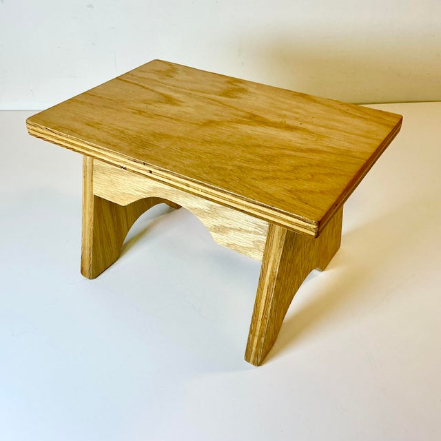 1980s Vintage Americana Farmhouse Boho Chic Folk Art Pine Step Stool For Sale - Image 9 of 9