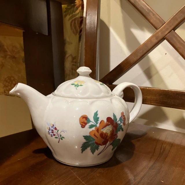 Add a touch of elegance to your tea time with this beautiful vintage Laura, Ashley “parfums”, London, Paris, New York...