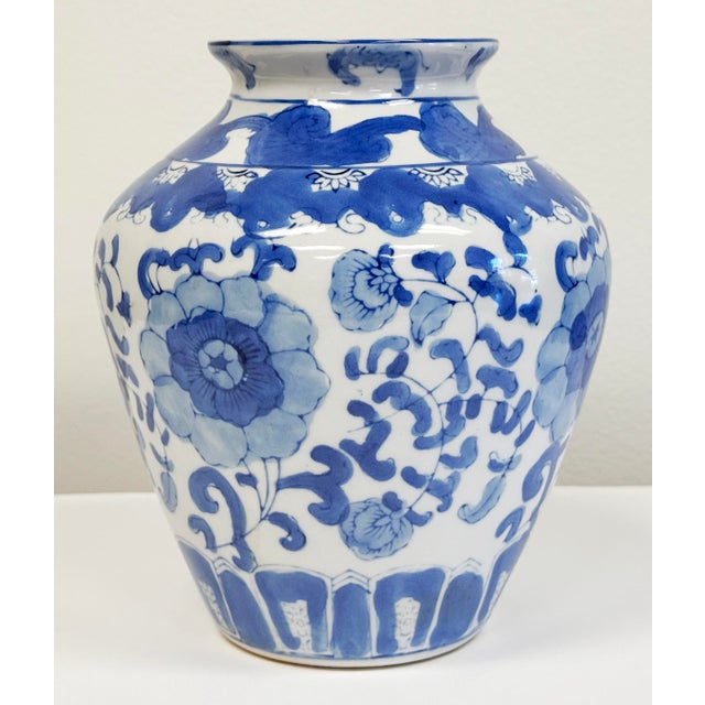 Vintage Porcelain Blue and White Floral Motif Jar For Sale In Kansas City - Image 6 of 7