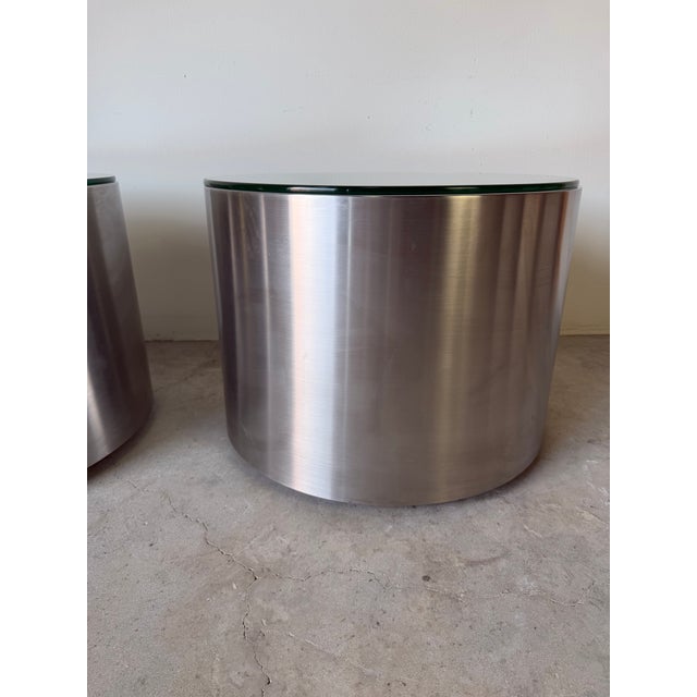 1970s Vintage Milo Baughman Style Brushed Stainless Steel Drum Side Tables With Glass Tops – Pair For Sale - Image 5 of 12