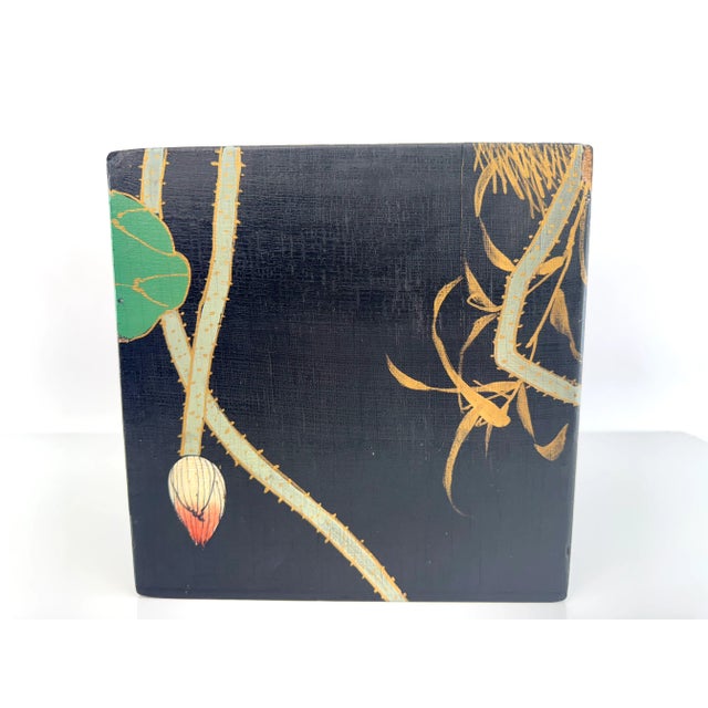 1970s Hand-Painted Asian Lacquered Wood Cachepot With Lotus and Kingfisher Motif For Sale - Image 13 of 14