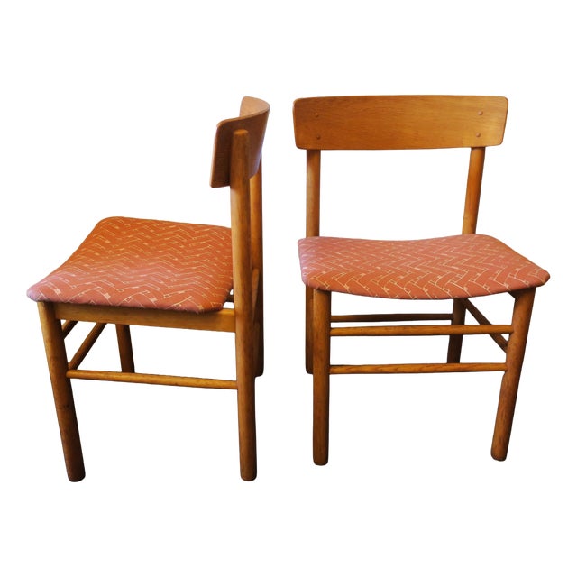 Mid-Century J39 Shaker Chairs in Elm by Børge Mogensen for Farstrup Møbler, 1950s, Set of 2 For Sale