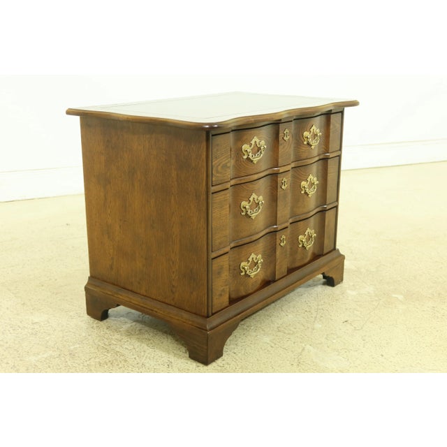 Traditional Henredon 3 Drawer Oak Nightstand Accent Chest For Sale - Image 3 of 10