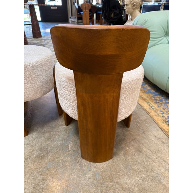 Wood Sculptural Pair of Italian Modernist Chair in Walnut and Ivory Bouclé, 1970s For Sale - Image 7 of 7
