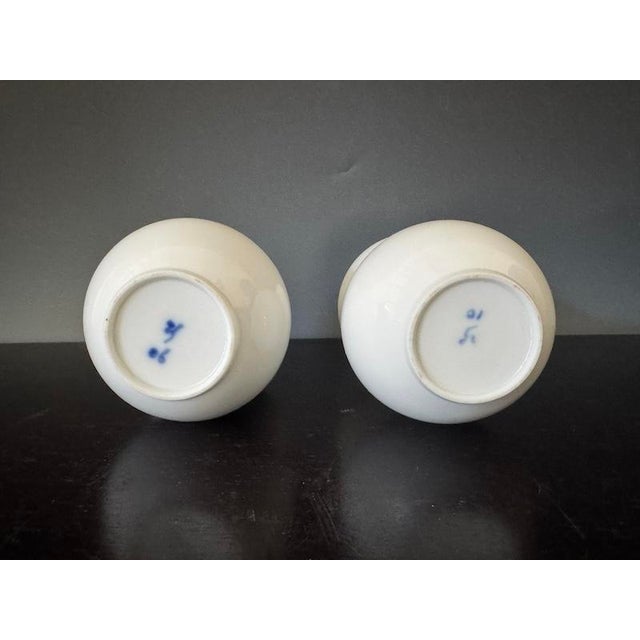 Pair of Porcelain Tea Cups by Park Young Sook For Sale - Image 4 of 6