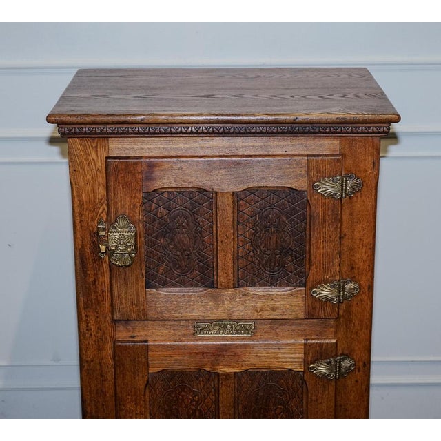 Large North American Alaska Muskegon Oak Larder Ice Box, 1900s For Sale - Image 4 of 18