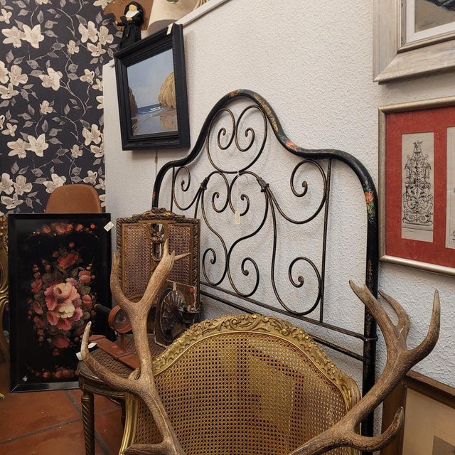 19th Century Bristol Wrought Iron Headboard with Floral Motifs, United Kingdom, 1890s For Sale - Image 4 of 18