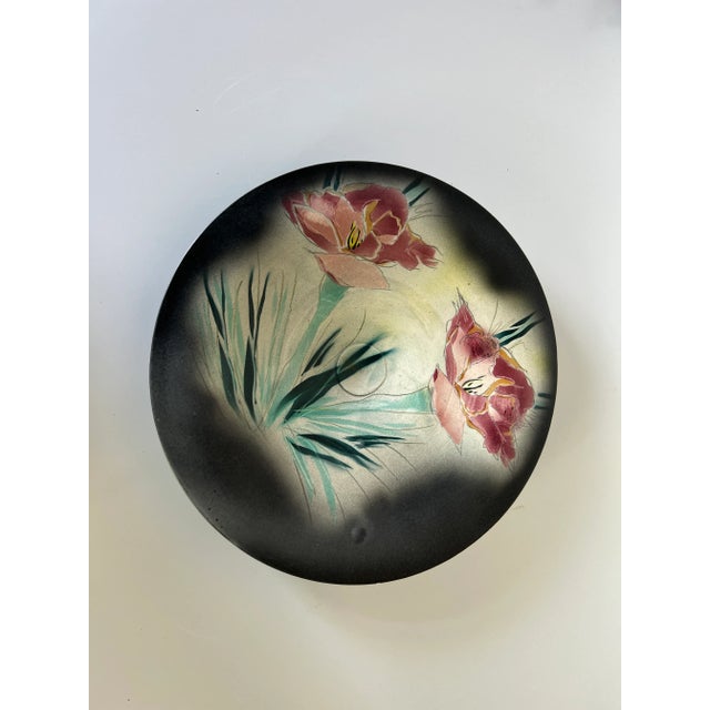 80's Vintage Claudia Hand Painted Flower Design Decorative Pottery Plate For Sale In Miami - Image 6 of 12