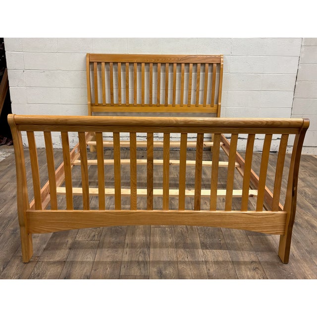 Vaughan Vintage Vaughan Furniture Co Queen Size Mission Arts and Crafts Style Sleigh Bed For Sale - Image 4 of 11