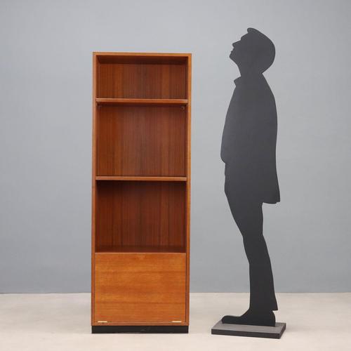 Small bookcase with drop-down compartment, adjustable shelves, in teak veneer. This piece is attributed to the mentioned...