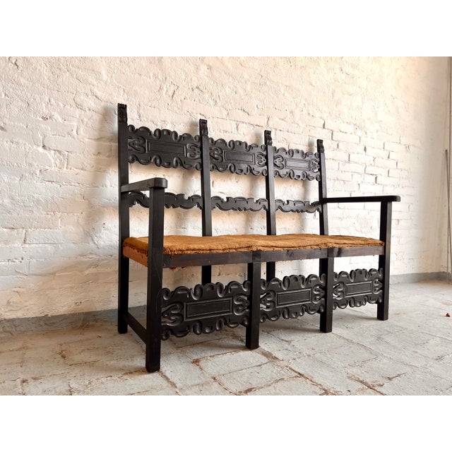 Vintage Italian Bench with Carvings, 1930s, in Good conditions. Designed 1920 to 1949