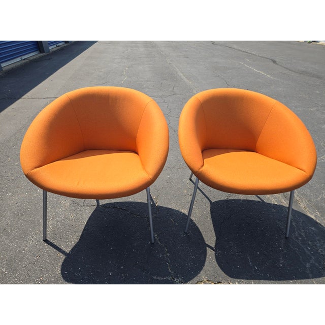Pair of Attributed Walter Knoll 369 Lounge Chairs – Vintage Burnt Orange – Mid-Century Modern For Sale In Detroit - Image 6 of 10