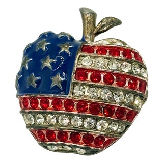 Vintage America Flag Patriotic Apple Stars & Rhinestone Brooch Jewelry For Sale