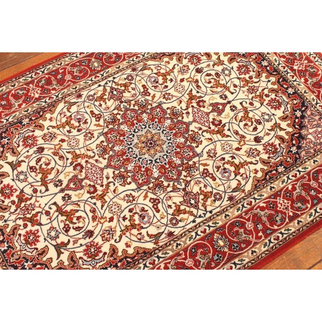 Middle Eastern Rug in Wool For Sale - Image 6 of 9