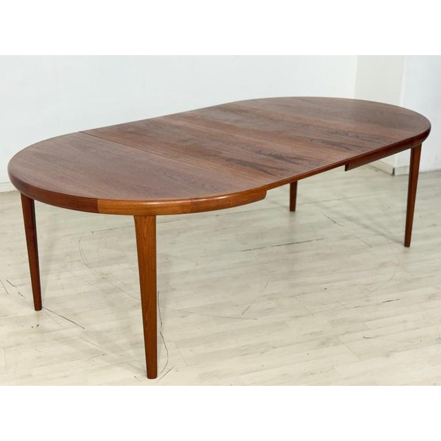 Mid-Century Danish Round Extendable Teak Model 16573 Dining Table from VV Møbler Spøttrup For Sale - Image 13 of 18