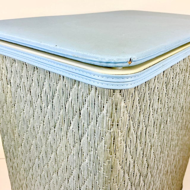 Textile 1970s Vintage Boho Chic Americana Raffia Hamper. For Sale - Image 7 of 13