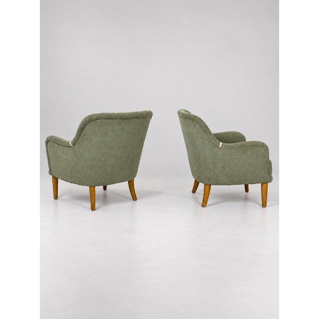 Attributed to Carl Malmsten – Pair of Swedish Modern Lounge Chairs, Sweden, 1940s An elegant pair of Swedish lounge chairs...