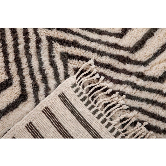 2020s Optical Chevron Hourglass Hand-Knotted Wool Rug | 8'11" X 6'8" | One of a Kind For Sale - Image 5 of 8