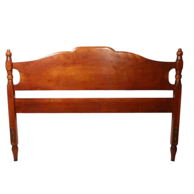 Classic Cushman Colonial Molly Stark full size bed, constructed of solid maple, made in Vermont, circa 1940's. The bed is...