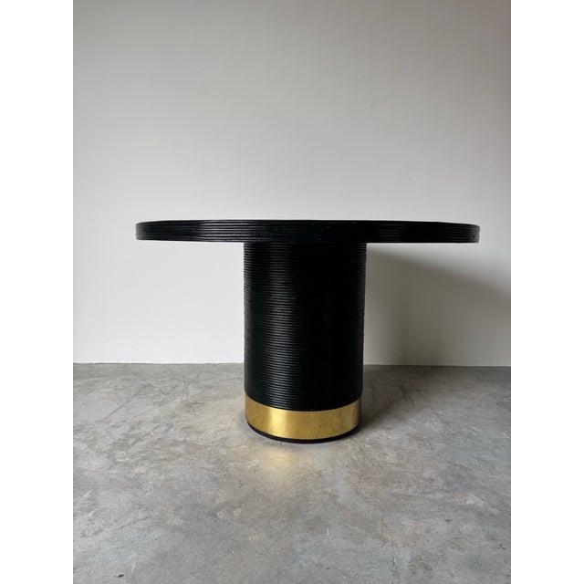 Hollywood Regency 1970s Gabriella Crespi–Style Black Painted Pencil Reed Rattan Round Dining Table With Brass Base For Sale - Image 3 of 12