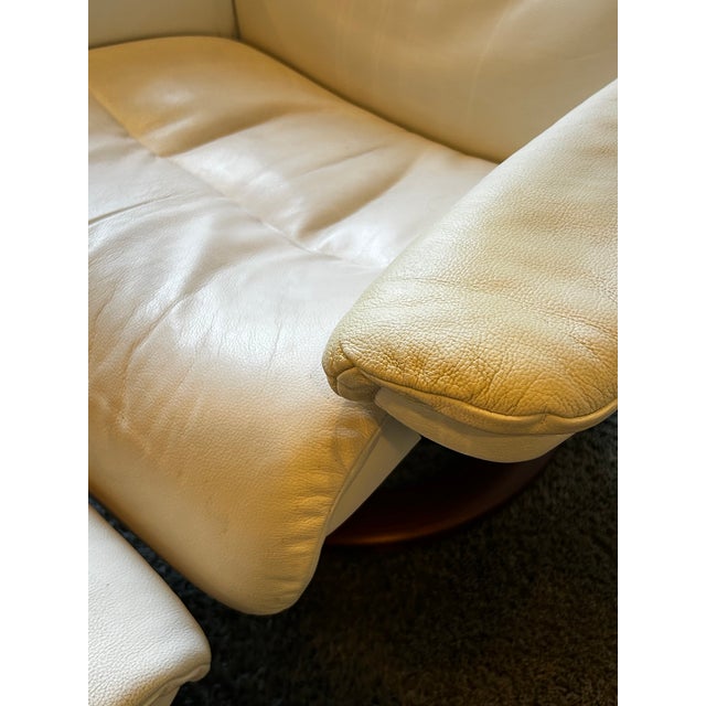 Mid-Century Modern Mid 20th Century Scandinavian Ekornes Stressless Lounge Chair and Ottoman in White Leather & Rosewood For Sale - Image 3 of 18