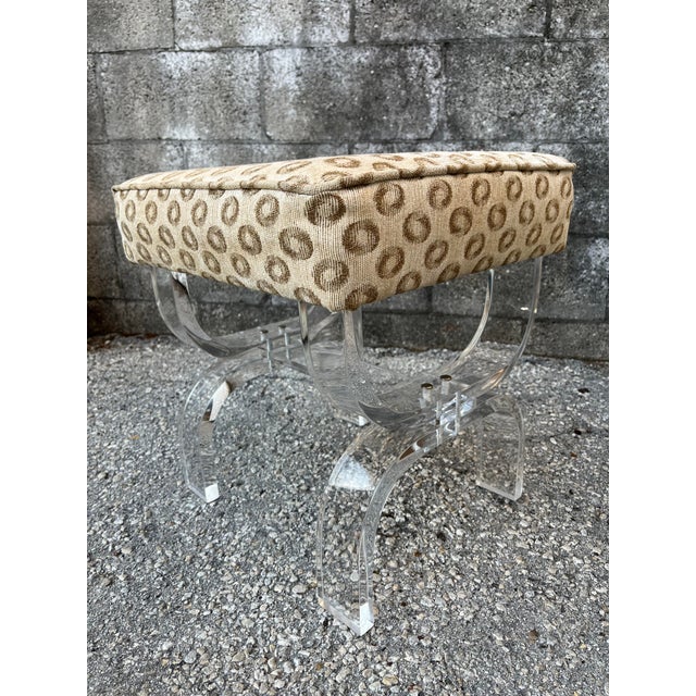 Plastic Mid-Century Modern Curved Lucite Upholstered Stool/Bench. Circa 1970s For Sale - Image 7 of 12