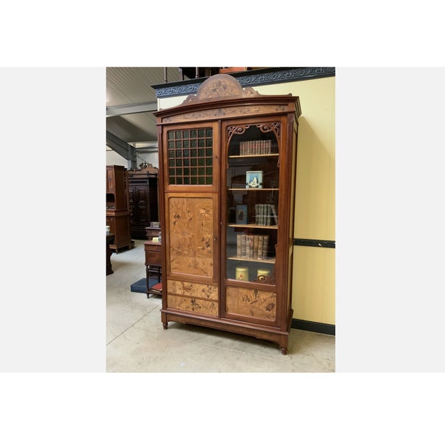 Age: around 1900 Wood type: solid walnut with precious wood veneer Condition: very good, well maintained, ready to use,...