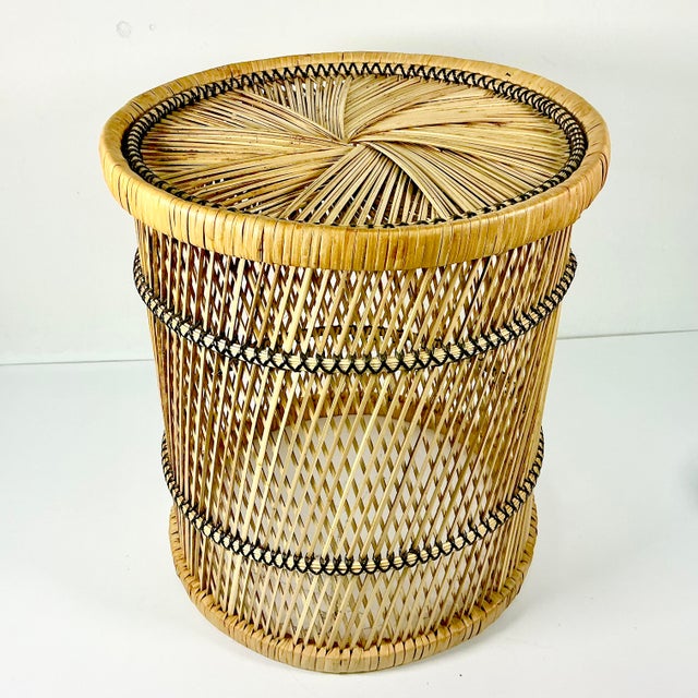 A perfect little side table to hold your reading materials, drinks or your electronic devises. This twisted spun wicker...