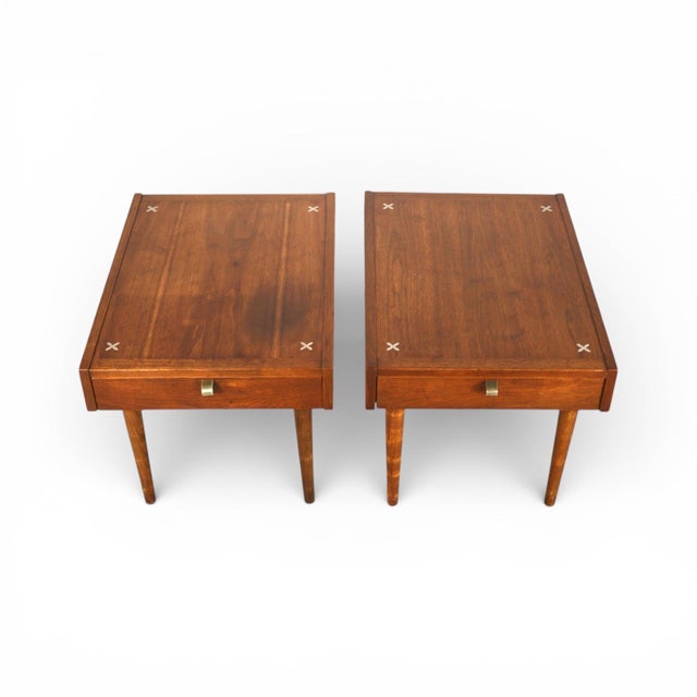 American of Martinsville Merton Gershun for American of Martinsville Vintage Pair of Mid Century Modern Nightstands End Tables C. 1960s For Sale - Image 4 of 9
