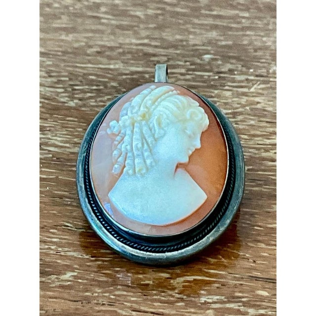Mid-Century Modern Vintage Silver Shell Cameo Brooch Pendant Brooch For Sale - Image 3 of 12