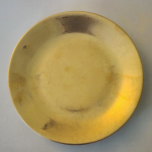 Metal 1990s Set of 4 Canape Plates Carat All Gold by Philippe Deshoulieres Limoges France Porcelain Dinnerware For Sale - Image 7 of 12
