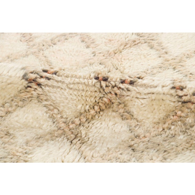 Vintage Moroccan Berber Rug With Cream Diamond Lattice by Rug & Kilim, 1950-1959 For Sale In New York - Image 6 of 9