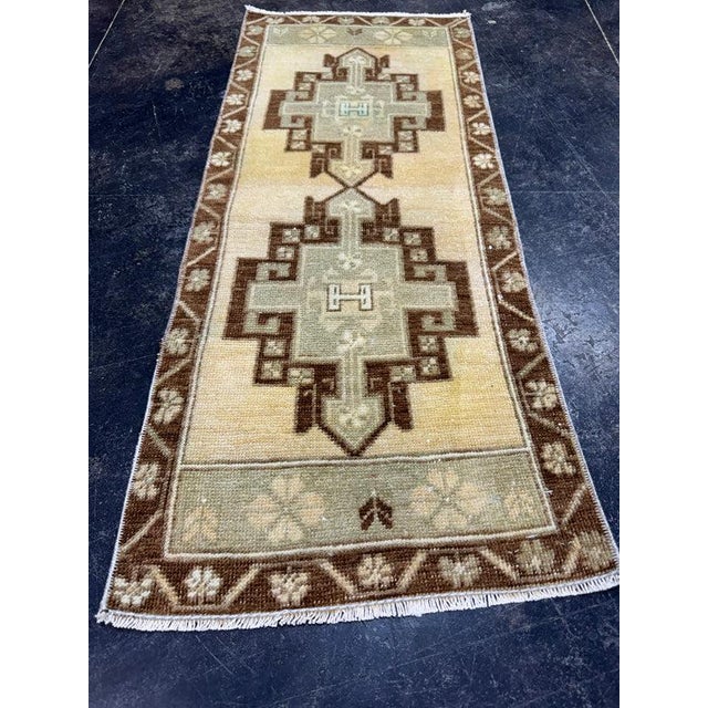 Turkish Yastik Rug 1'5" x 3'4" For Sale - Image 4 of 5