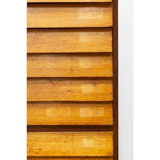 Haberdashery thread holder from the historic company Cucirini Tre Stelle, Milan in the 1970s Equipped with 16 drawers, it...