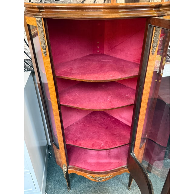 French Style Bow Front Corner Cabinet For Sale - Image 13 of 17