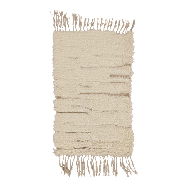 Rug & Kilim’s Contemporary Moroccan-Inspired Shag Rug in Beige and White Tones For Sale