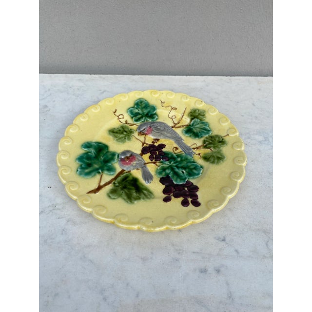 French Country French Majolica Bird & Grapes Plate Sarreguemines, Circa 1880 For Sale - Image 3 of 6