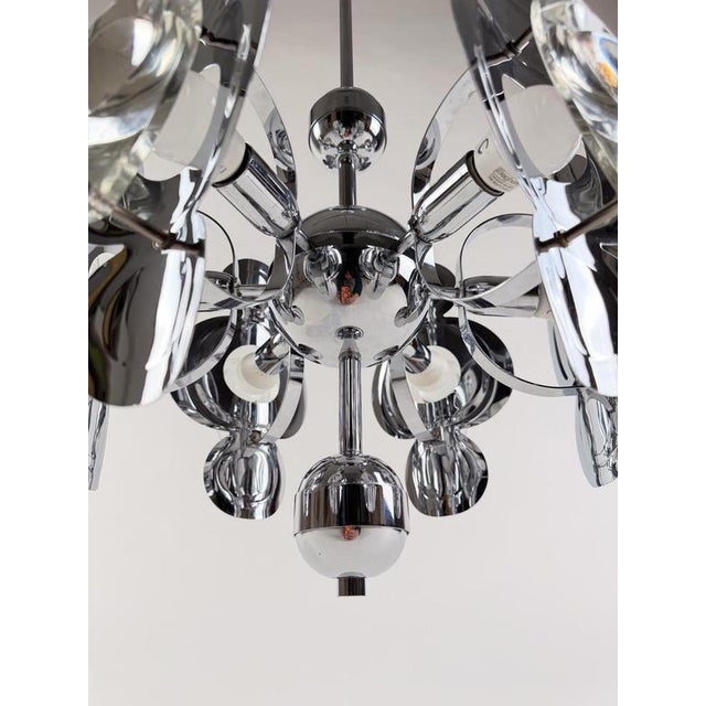 Oscar Torlasco Space Age Chrome Chandelier in Crystal Glass Optic Lens by Oscar Torlasco, 1970s For Sale - Image 4 of 18