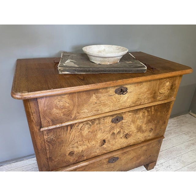 We have freshly polished this charming antique chest of drawers and completely sanded the inside. The fittings are made of...