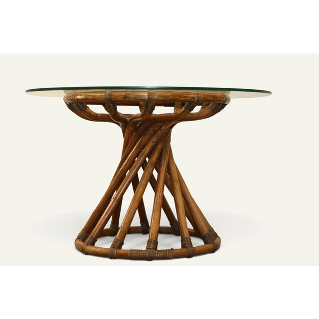 An elegant coffee table designed by French designer Bernard Govin and produced by Eguizier in the 1970s. This iconic piece...