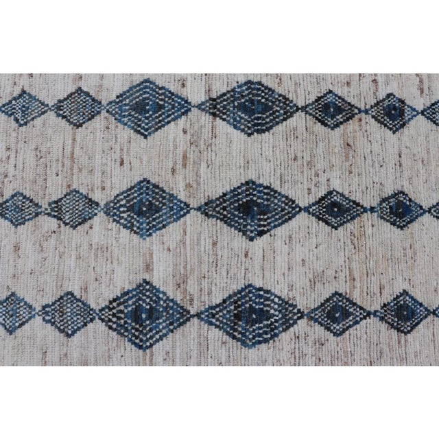 Ivory Modern Hand-Knotted Runner in Wool With Diamond Design in Blue and Ivory 3'1 X 10'1 For Sale - Image 8 of 10