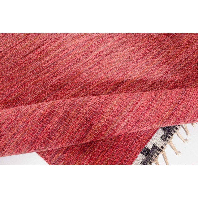 This striking vintage Swedish flat-woven rug offers a masterclass in simplicity and Scandinavian design elegance. Woven in...